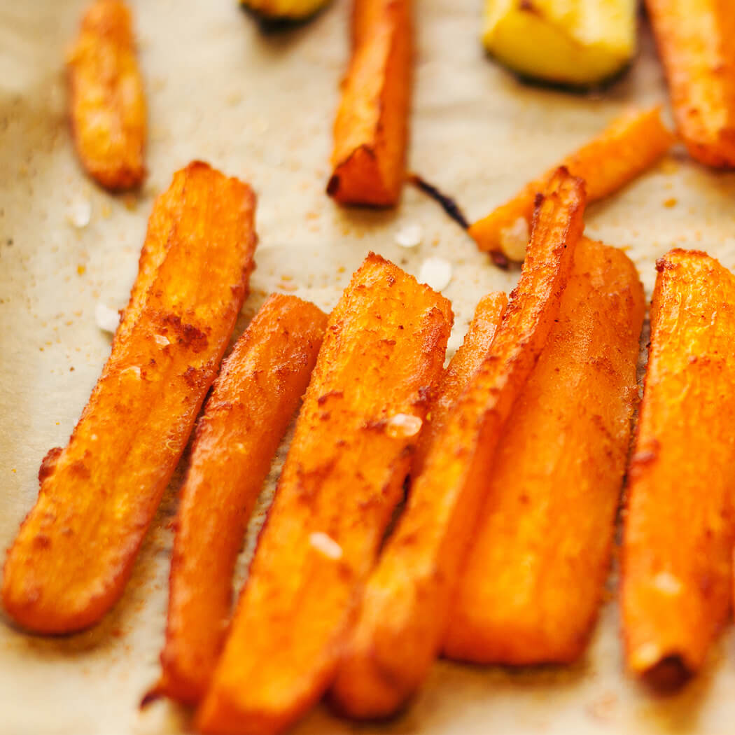 Air Fryer Recipes, Crispy fries fresh out of the air fryer