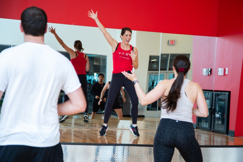 Benefits of Group Fitness Classes, Group instructor teaching a group fitness class